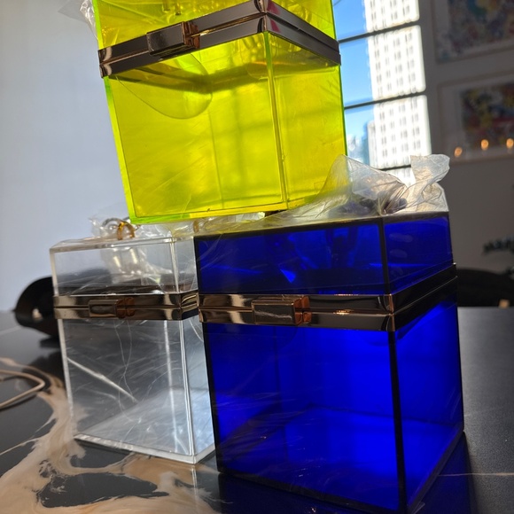 Acrylic box purse - Picture 3 of 3